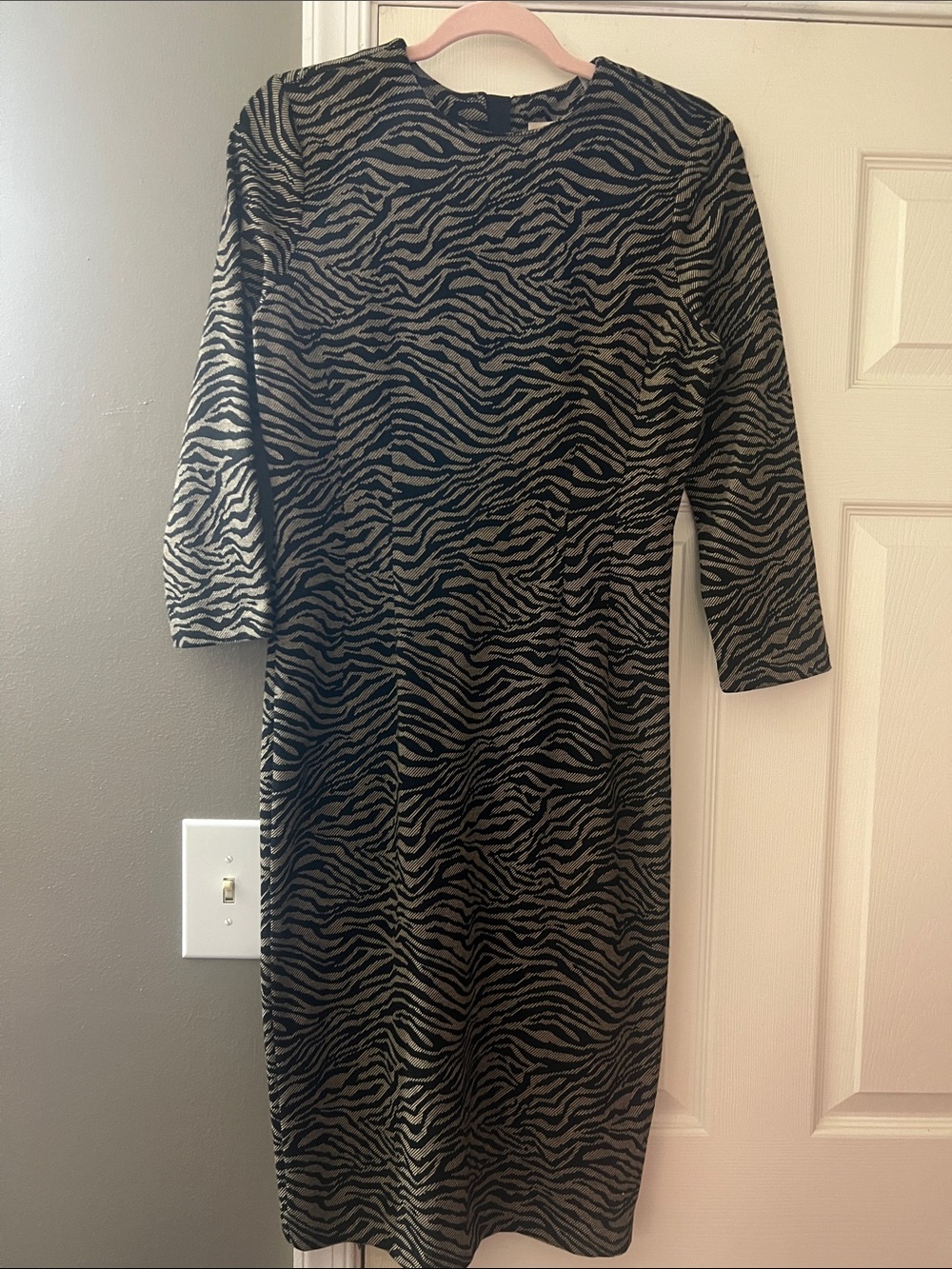 Elie Tahari Black and Tan 3/4 sleeves Dress zebra animal print